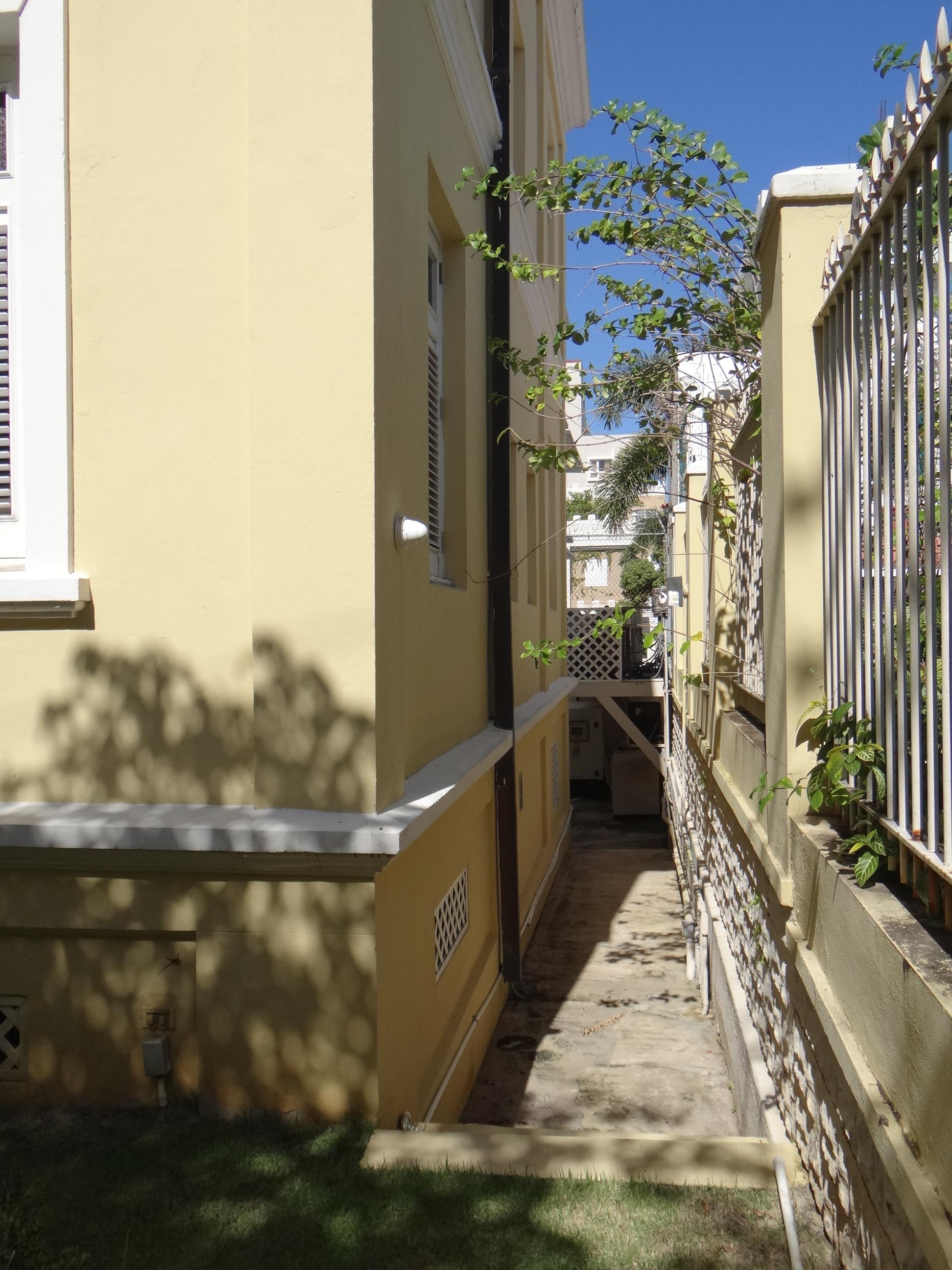 Casa La Giralda - Avenida Miramar, esquina calle Marti 651 - San Juan (Miramar) - 2014 00073